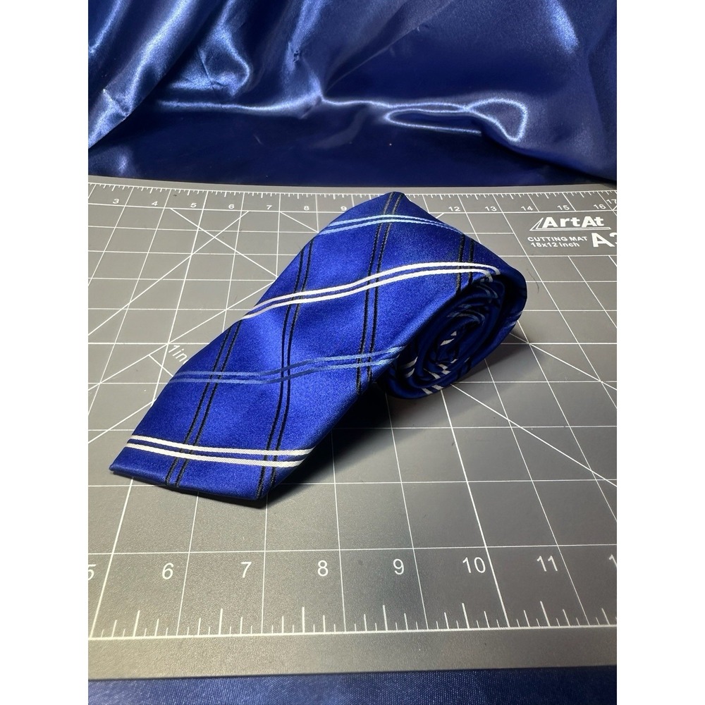 Donald J. Trump Signature Collection Blue Diagonal Stripe Overlaid Silk Tie Read